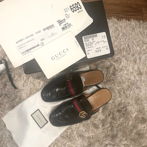 Gucci - New King Princetown Mule
Red/Green Web 
8.5 Men (10.5 Ladies) - Picture 2 of 4